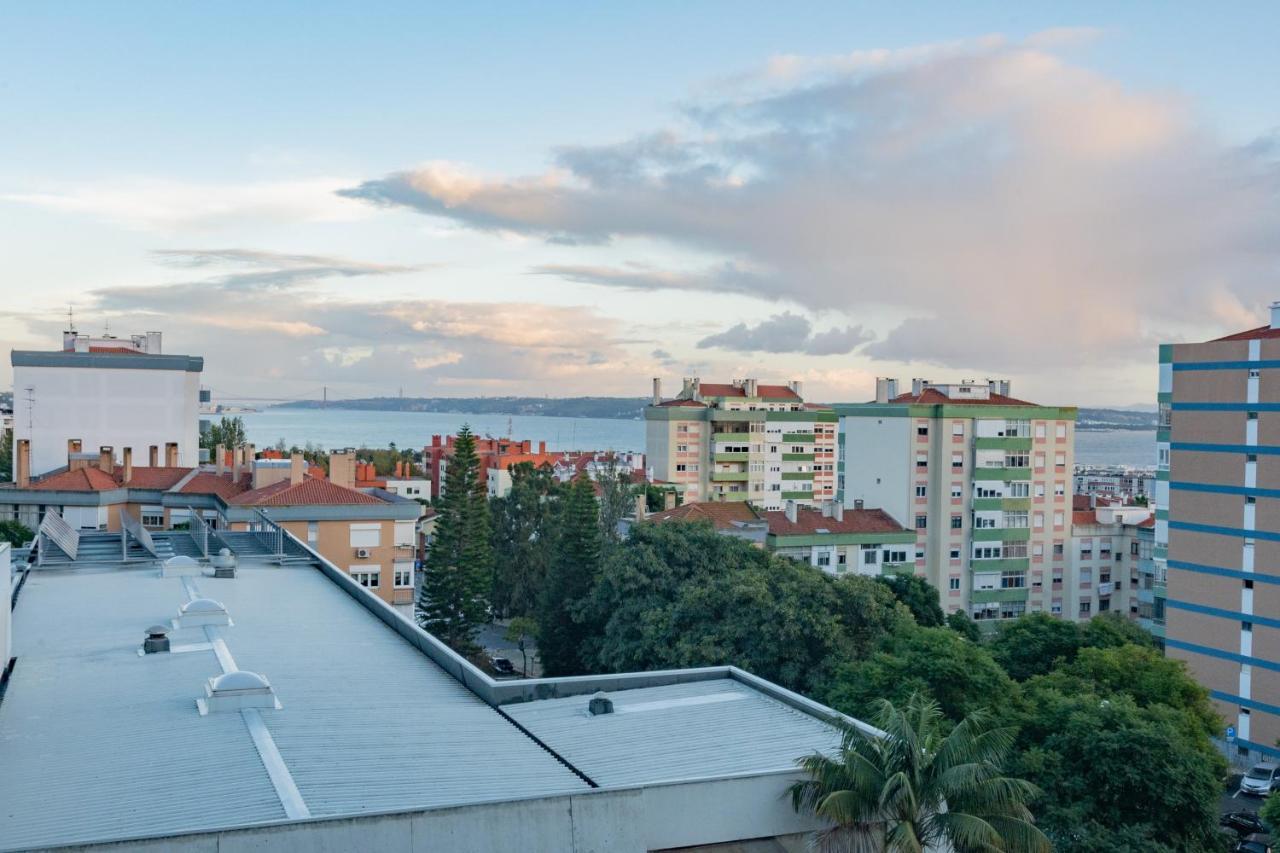 Stylish Apartment W/ River View By Lovelystay Oeiras Exterior foto